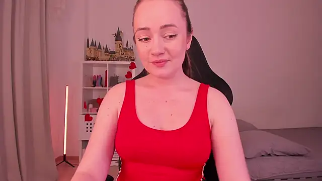 WalkingGirl online show from 02.14.25