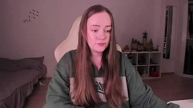 WalkingGirl online show from 11.27.25