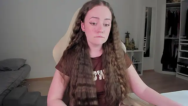 WalkingGirl online show from 03.28.26