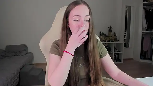 WalkingGirl online show from 04.07.26