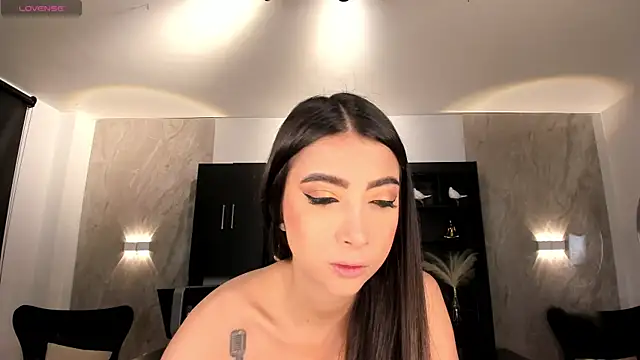 Snapshot of ValeriaVelvet chatting on 10.13.25 ValeriaVelvet online show from 10.13.25