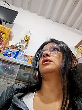 Linda Lars online show from 12.15.25