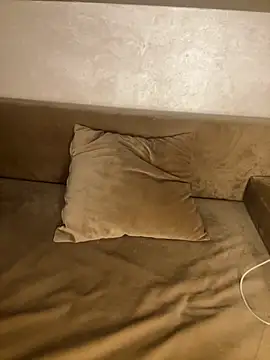 Snapshot of RachaCharmouta chatting on 11.05.25 RachaCharmouta online show from 11.05.25