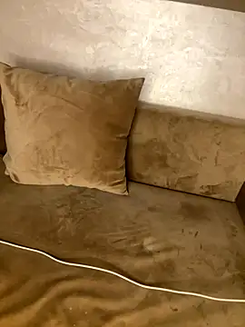 Snapshot of RachaCharmouta chatting on 11.21.25 RachaCharmouta online show from 11.21.25