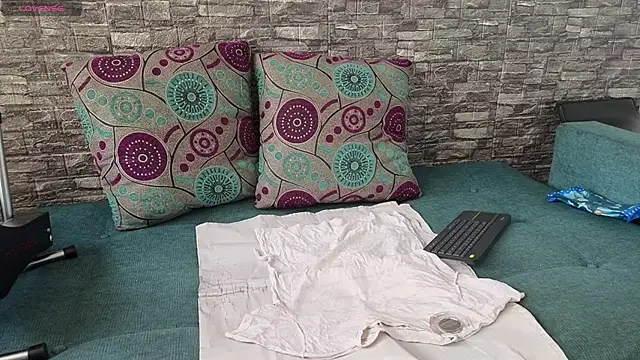 anellejones online show from 02.11.26