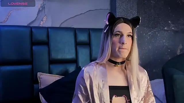 Snapshot of JESSI_NAOMI chatting on 02.05.25 JESSI NAOMI online show from 02.05.25