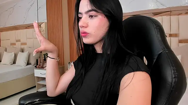Snapshot of ariel_jonees chatting on 10.02.25 ariel jonees online show from 10.02.25