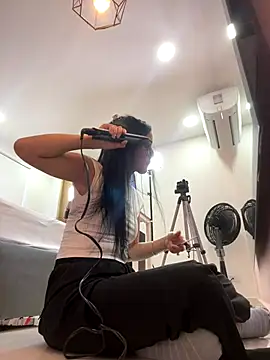 Snapshot of ariel_jonees chatting on 12.02.25 ariel jonees online show from 12.02.25