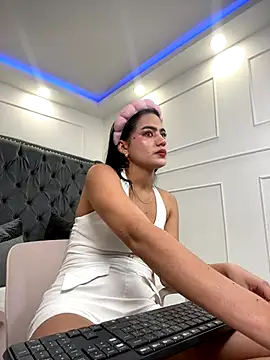 Snapshot of ariel_jonees chatting on 12.14.25 ariel jonees online show from 12.14.25