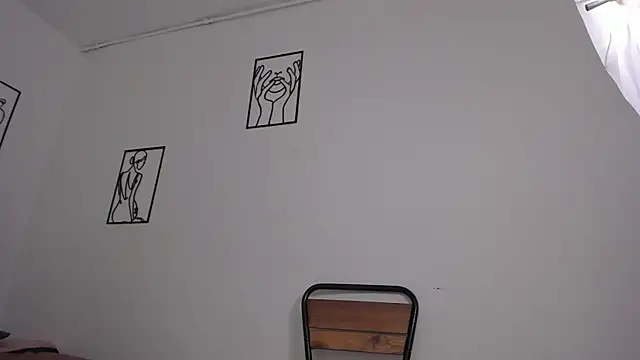 Snapshot of cloehonney chatting on 02.28.25 cloehonney online show from 02.28.25