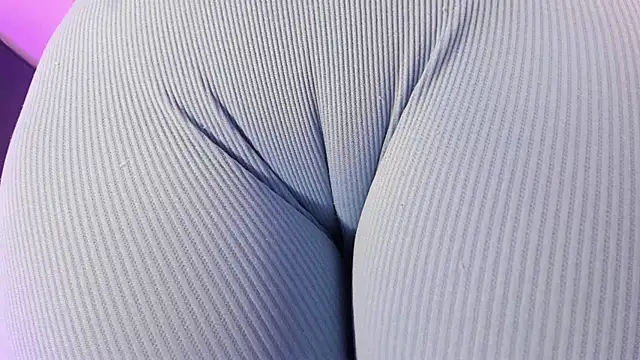 Snapshot of cloehonney chatting on 03.11.25 cloehonney online show from 03.11.25