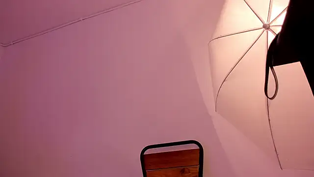 Snapshot of cloehonney chatting on 11.09.25 cloehonney online show from 11.09.25