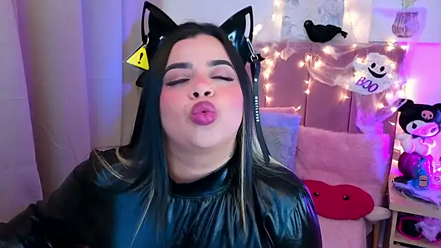 MiahJoness online show from 10.31.25