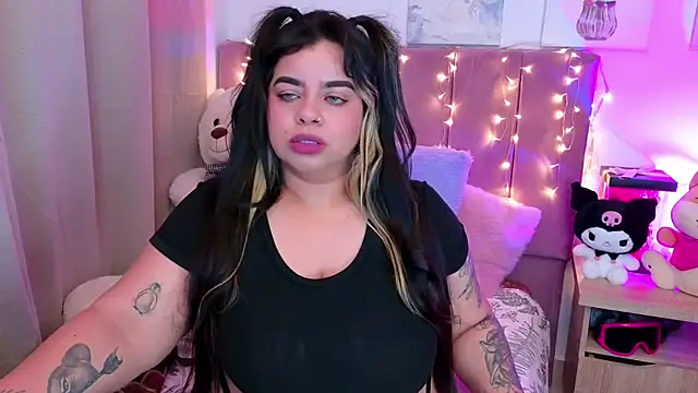 MiahJoness online show from 11.14.25