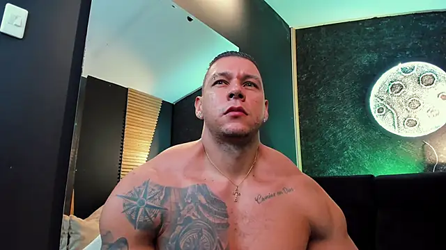 Snapshot of MassimoWalton2 chatting on 12.23.24 MassimoWalton2 online show from 12.23.24