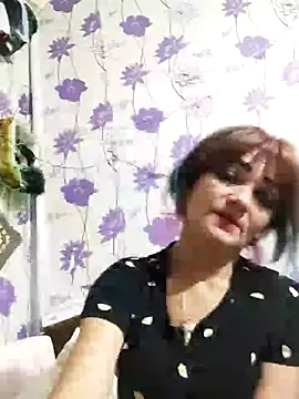 Snapshot of SweetLeila40 chatting on 12.30.24 SweetLeila40 online show from 12.30.24