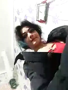 Snapshot of SweetLeila40 chatting on 01.06.25 SweetLeila40 online show from 01.06.25