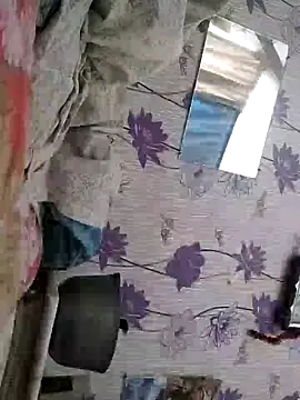 Snapshot of SweetLeila40 chatting on 01.08.25 SweetLeila40 online show from 01.08.25