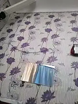 Snapshot of SweetLeila40 chatting on 01.12.25 SweetLeila40 online show from 01.12.25