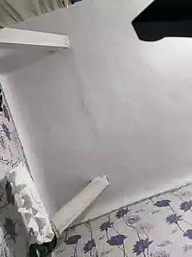 Snapshot of SweetLeila40 chatting on 02.04.25 SweetLeila40 online show from 02.04.25