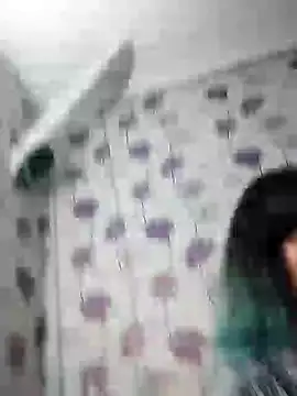 Snapshot of SweetLeila40 chatting on 02.13.25 SweetLeila40 online show from 02.13.25