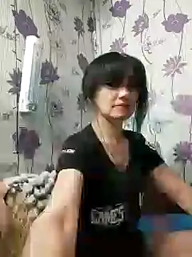 Snapshot of SweetLeila40 chatting on 02.22.25 SweetLeila40 online show from 02.22.25