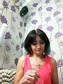 Snapshot of SweetLeila40 chatting on 02.24.25 SweetLeila40 online show from 02.24.25