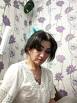 Snapshot of SweetLeila40 chatting on 02.24.25 SweetLeila40 online show from 02.24.25