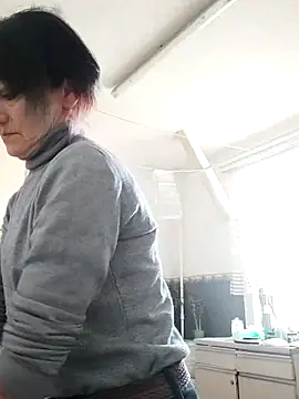 Snapshot of SweetLeila40 chatting on 02.25.25 SweetLeila40 online show from 02.25.25