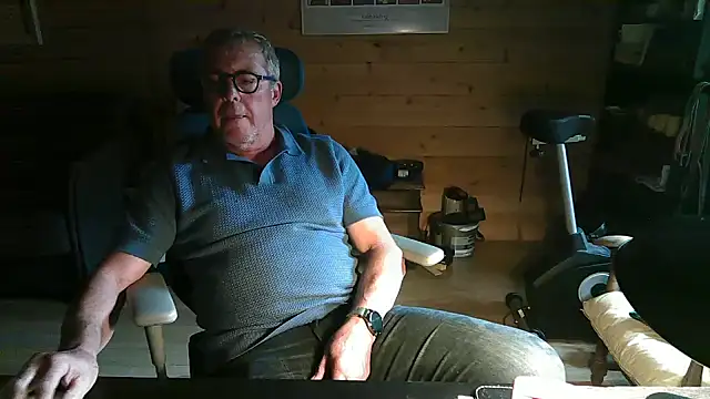 Snapshot of lelohop chatting on 10.13.25 lelohop online show from 10.13.25