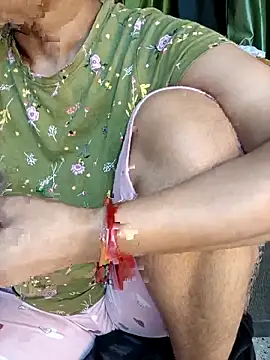 Snapshot of MUMTAJ-1 chatting on 10.27.25 MUMTAJ-1 online show from 10.27.25