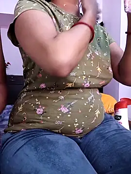 Snapshot of MUMTAJ-1 chatting on 11.24.25 MUMTAJ-1 online show from 11.24.25