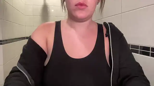 Snapshot of lilylush24 chatting on 02.14.25 lilylush24 online show from 02.14.25