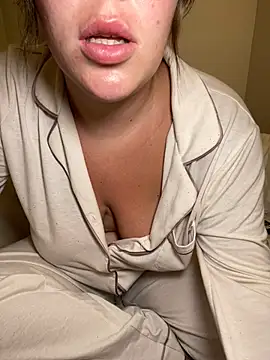 Snapshot of lilylush24 chatting on 02.20.25 lilylush24 online show from 02.20.25