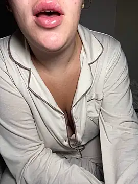 Snapshot of lilylush24 chatting on 02.23.25 lilylush24 online show from 02.23.25