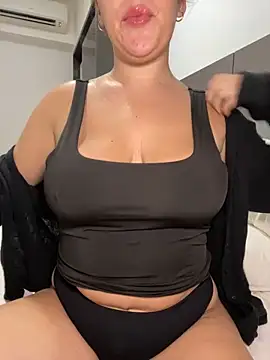 Snapshot of lilylush24 chatting on 03.17.25 lilylush24 online show from 03.17.25