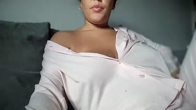 Snapshot of lilylush24 chatting on 10.02.25 lilylush24 online show from 10.02.25