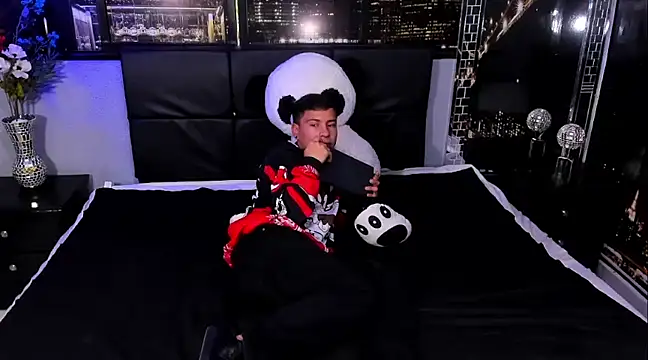 salvadorgomezx online show from 12.28.24