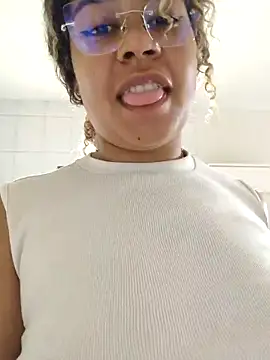 VitoriaFernandes online show from 11.16.25