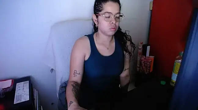 Snapshot of alexa-cooper- chatting on 03.05.25 alexa-cooper- online show from 03.05.25