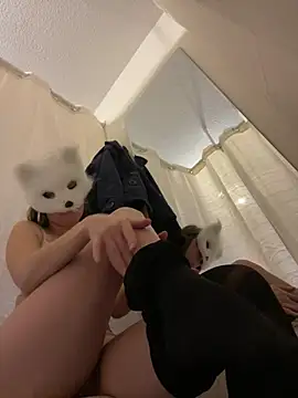 Snapshot of kleinelea123 chatting on 12.05.24 kleinelea123 online show from 12.05.24