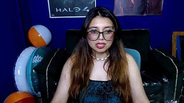 Snapshot of X_CHERRY_XX chatting on 12.04.24 X CHERRY XX online show from 12.04.24