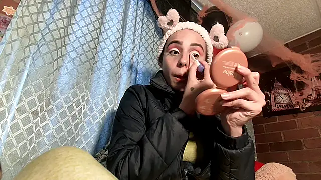 ValeriaLacrozee online show from 10.21.25