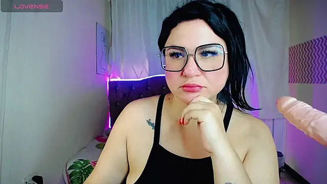 Snapshot of _curvy_latina chatting on 03.18.25 curvy latina online show from 03.18.25