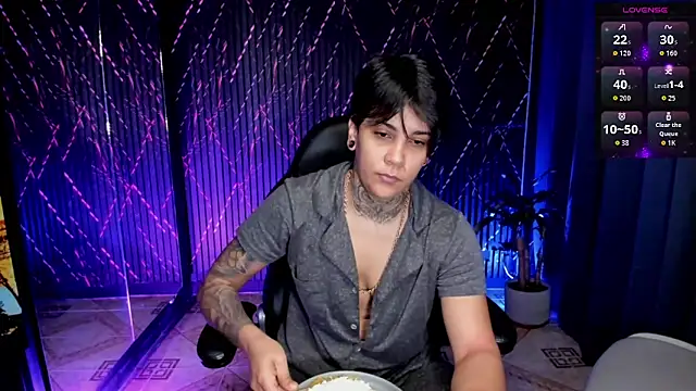 Snapshot of ZhoeStrong chatting on 02.01.26 ZhoeStrong online show from 02.01.26