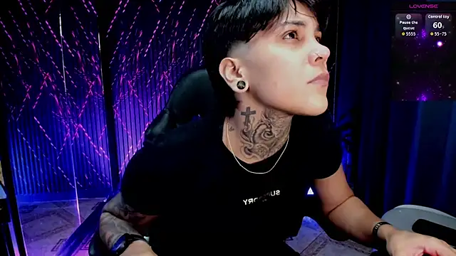 Snapshot of ZhoeStrong chatting on 02.06.26 ZhoeStrong online show from 02.06.26