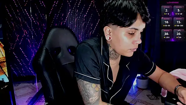 Snapshot of ZhoeStrong chatting on 02.07.26 ZhoeStrong online show from 02.07.26