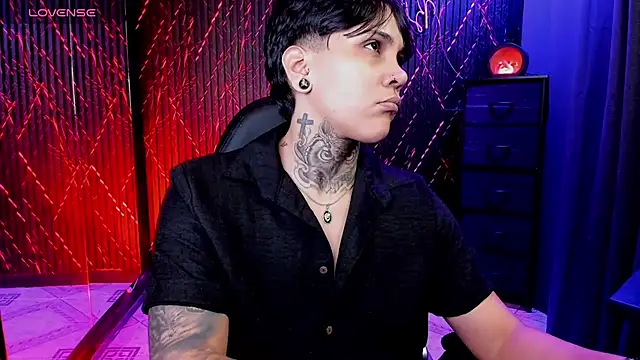 Snapshot of ZhoeStrong chatting on 02.16.26 ZhoeStrong online show from 02.16.26