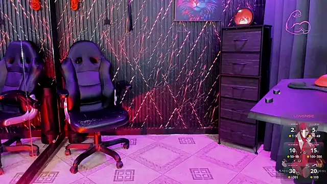 Snapshot of ZhoeStrong chatting on 02.22.26 ZhoeStrong online show from 02.22.26