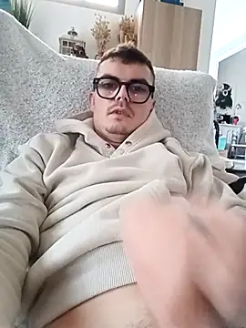 Snapshot of GLouglou19 chatting on 11.02.25 GLouglou19 online show from 11.02.25